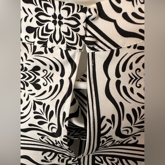 Loft Black and White Patterned Sleeveless Top NWOT - Picture 3 of 6